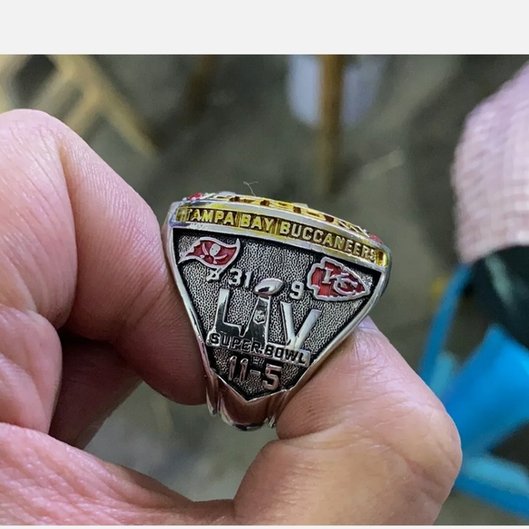 Tampa Bay super bowl replica ring - Picture 2 of 3